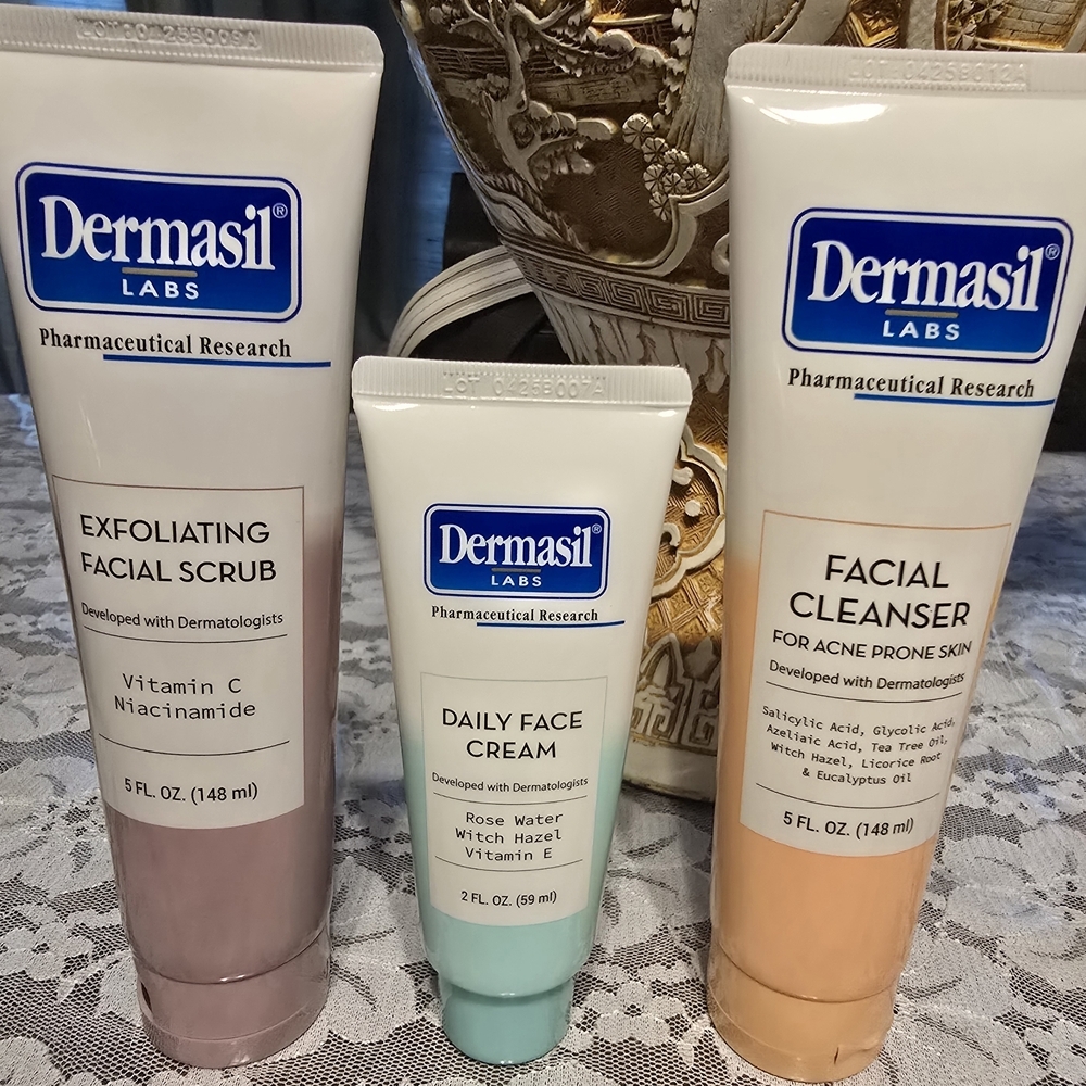 Dermasil Facial Cleanser, Exfoliating Scrub And Face Cream Set - Picture 1 of 3